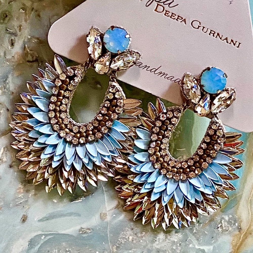 🌺🎉HP🎉🌺 NWT Deepa Gurnani Crystal Lotus Petal Chandeliers - Picture 10 of 15